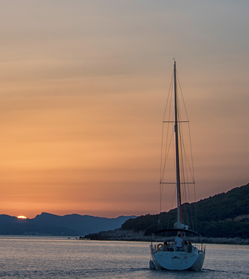 BAREVOAT CHARTER WITH NEILSON SAILING