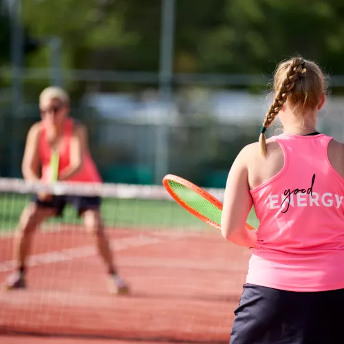 2 women playing tennis in Croatia
