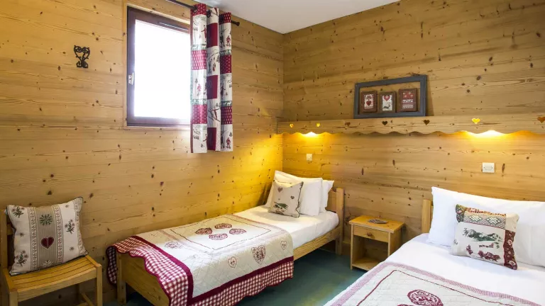 A club twin room