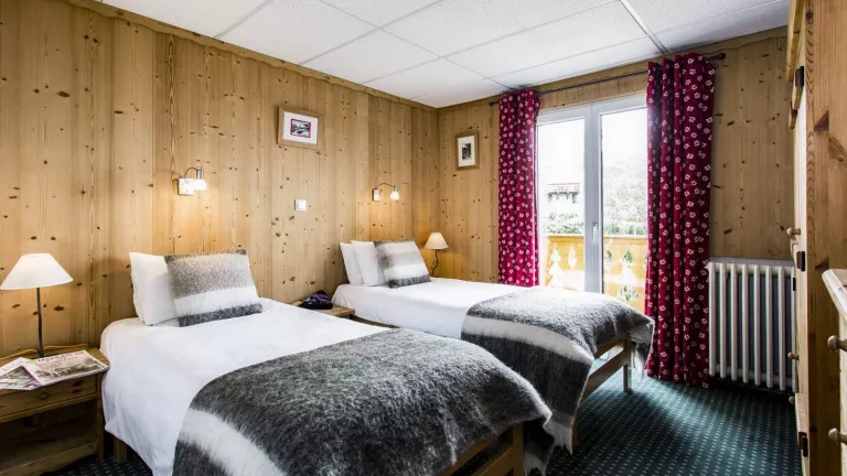 A club twin room
