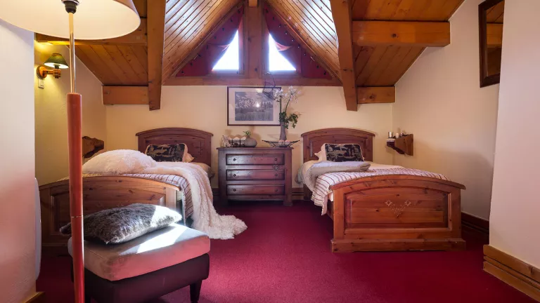 A club twin room
