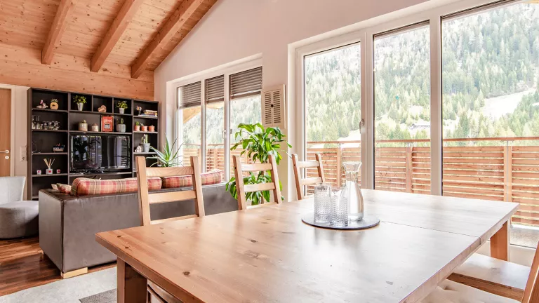 The light and airy longe/diner