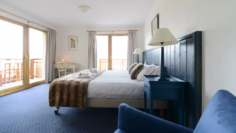 A double aspect double room