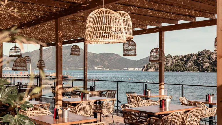 Waterfront dining at Neilson x Cook's Club Adakoy