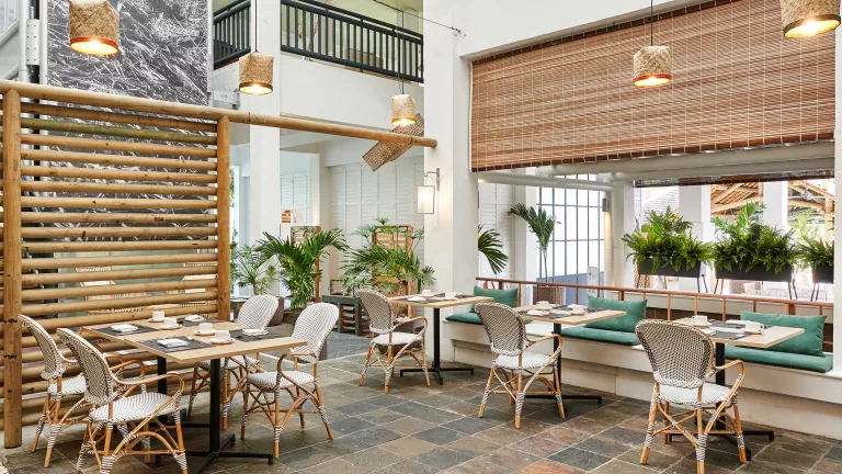 Mozaik Restaurant - local and international cuisine at Neilson x The Ravenala Attitude