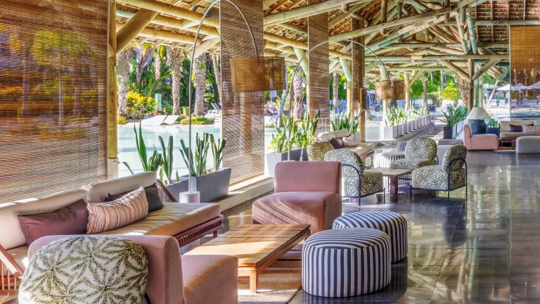 Pool bar at Neilson x The Ravenala Attitude