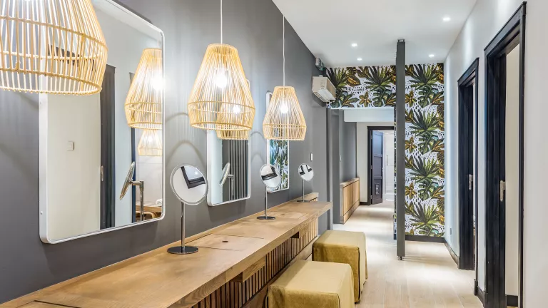 Arrival and departure room at Neilson x Ravenala Attitude