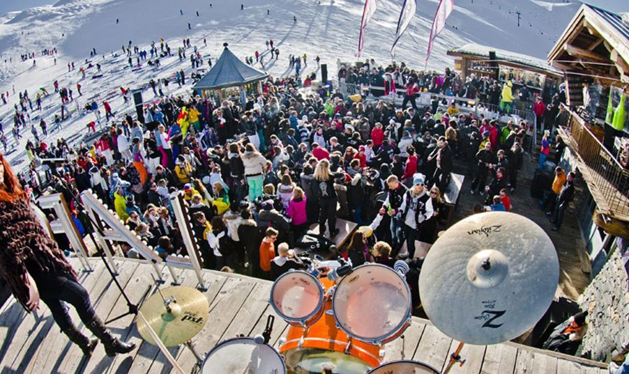 How to Host the Perfect Apres Ski Party at Home