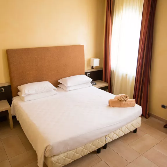 hotel economy double bedroom