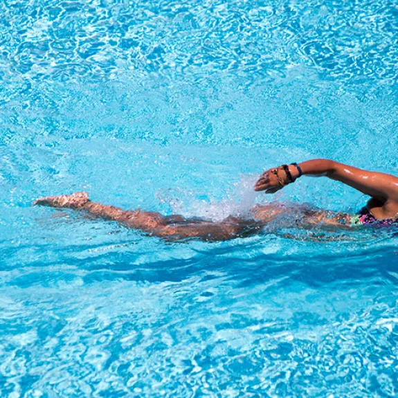 girl doing front crawl in swimming pool