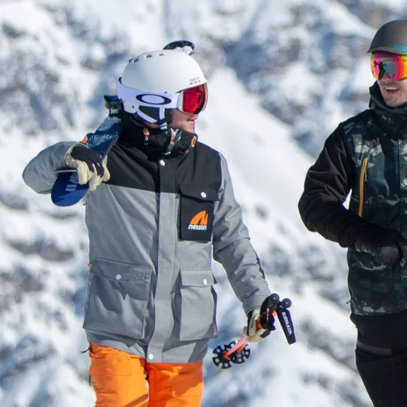 Enjoy free ski guiding with qualified Mountain Experts