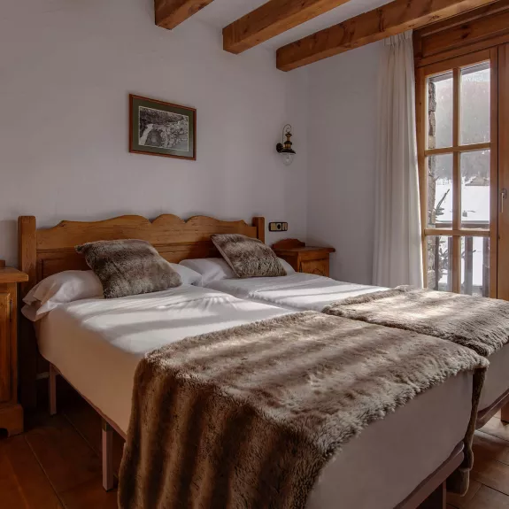 Twin bedroom