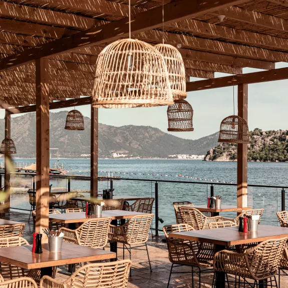 Waterfront dining at Neilson x Cook's Club Adakoy