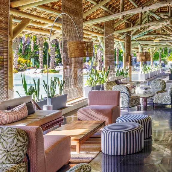 Pool bar at Neilson x The Ravenala Attitude