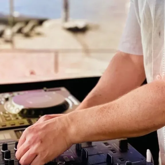 Chilled out poolside tunes Neilson x Cook's Club Adakoy