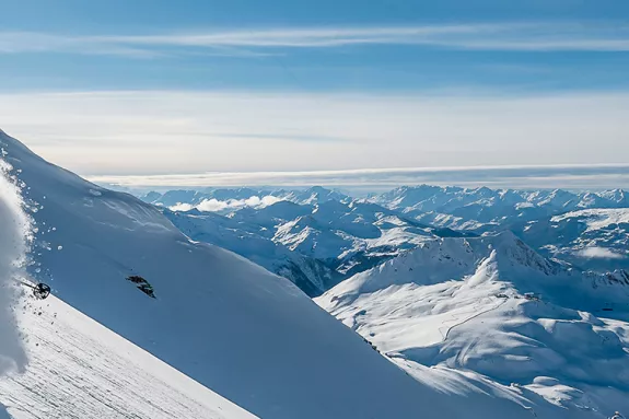Man skiing