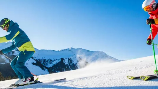 skiing couple