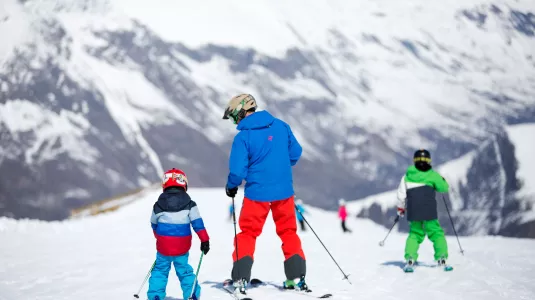 kids learning to ski