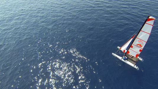 How can I learn to dinghy sail on holiday?