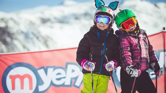 kids on skis