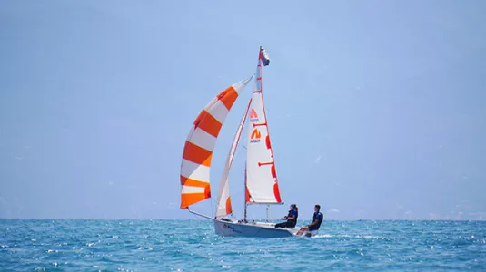 Flying and trimming a spinnaker