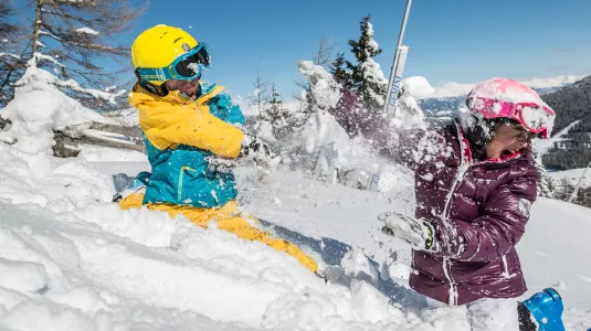 kids' snow fight