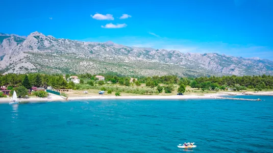 A coastal view with mountains in the background