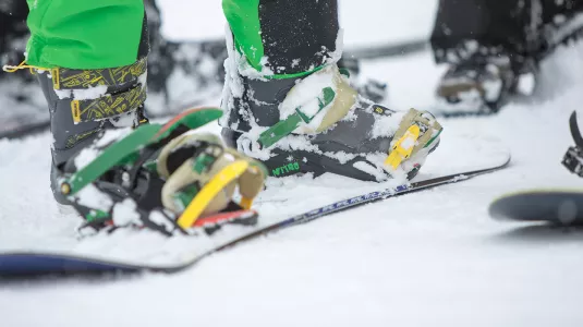boarder doing up bindings