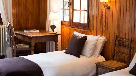 Twin bedroom