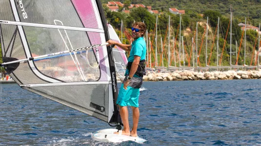 Angus windsurfing