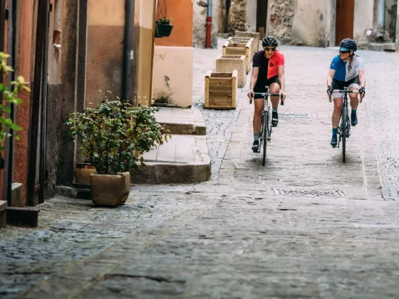 couple cycling