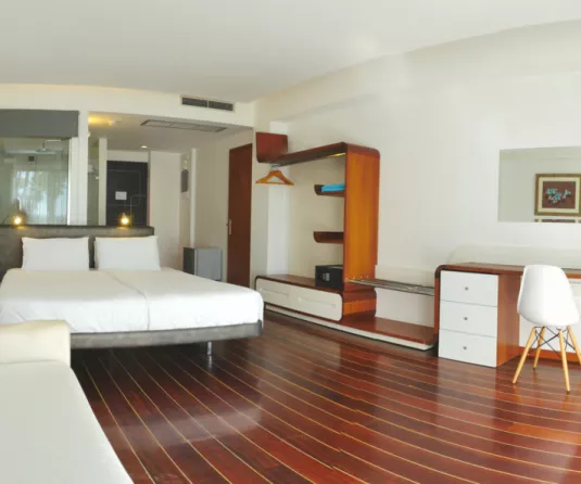 TWO INTERCONNECTING GARDEN ROOMS WITH SEA VIEW
