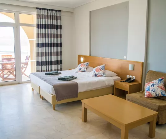 PREMIUM DOUBLE OR TWIN ROOM WITH SEA VIEW